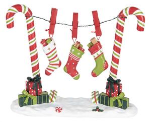 Zeleno-červená vánoční dekorace cukrové hůlky Candy Cane s ponožkami na šňůře – 32x10x25 cm