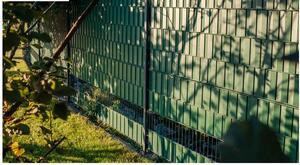 Bradas Stínící fólie na plot 4,75cm x 35m Green 450g/m2 + spony