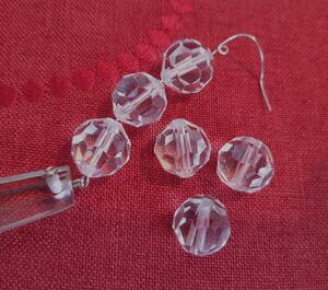 Stříbrný košový lustr do ložnice - pletené křišťálové perle