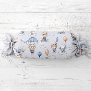 Biante Dětský polštář válec bonbon Sandra SA-469 Zvířátka s padáky na světle modrém 15x40 cm