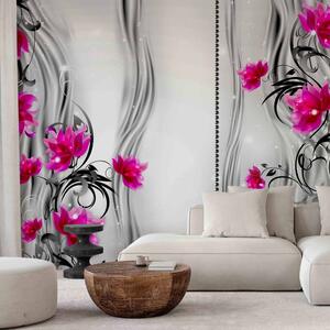 Fototapeta Růžové květy - rostlinný motiv na pozadí jemných vzorů s leskem