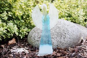 BDK-GLASS Skleněný dekorativní anděl velký tyrkysovo-bílý