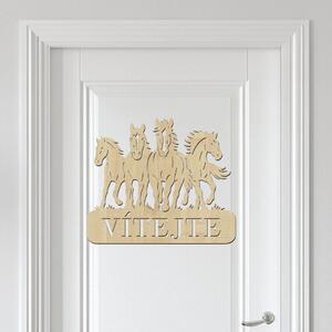 Cedulka Vítejte s motivem koní | Rozměry (cm): 40x34 | Zvolte barvu dekoru: Javor