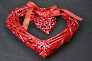 Vingo Proutěné srdce červené se zavěšeným srdíčkem - 30x30 cm
