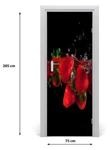 Fototapeta na dveře samolepící jahody ve vodě 75x205 cm