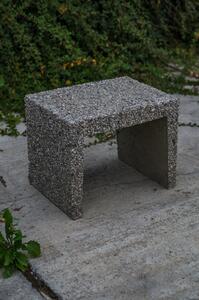 Betonové sedátko šedé