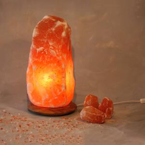Osvětlený solný krystal Rock s dřevěným soklem