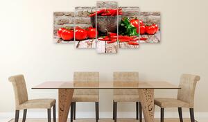 Obraz - Červená zelenina a cihlová zeď 100x50