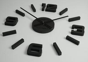 Černé hodiny na stěnu ze dřeva