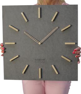 Velké nástěnné hodiny ze dřeva v šedé barvě