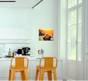 Oranžové nástěnné hodiny do kuchyně s motivem kávy