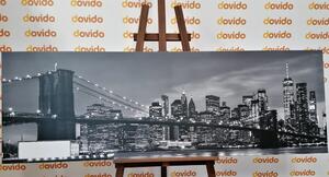 Obraz očarující most v Brooklynu v černobílém provedení