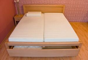 Dřevěná postel z masivu AMELIE Buk postel s úložným prostorem 140x200cm - bukové dvoulůžko o šíři masivu 4 cm