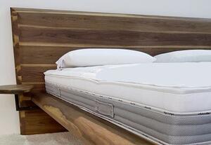 Postel RIVA Ořech 180x200 cm - Dřevěná postel z masivu, dvoulůžko o šíři masivu 8 cm