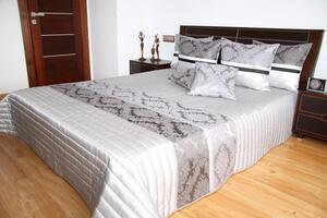 Přehoz na postel stříbrné barvy s prošívaným vzorem