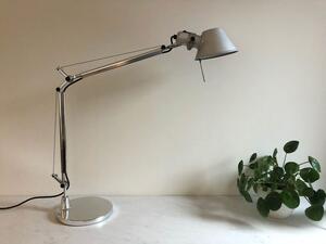 ARTEMIDE - Stolní lampa Tolomeo Midi Tavolo LED
