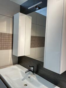 Kingsbath Bronx White 90 závěsná koupelnová skříňka se zrcadlem a LED osvětlením