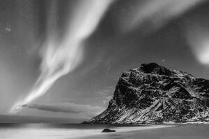Obraz polární záře v Norsku v černobílém provedení
