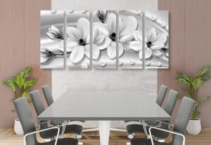 5-dílný obraz luxusní magnolie s perlami v černobílém provedení