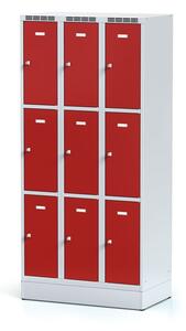 Alfa 3 Šatní skříňka na soklu s úložnými boxy, 9 boxů, červené dveře, otočný zámek