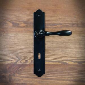 Dveřní klika Bristol, s otvorem pro dozický (pokojový) klíč 72 mm, černá