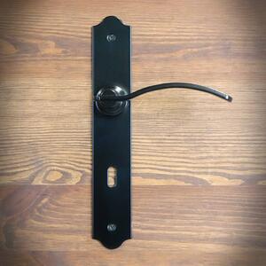 Dveřní klika Crosby, s otvorem pro dozický (pokojový) klíč 72 mm, černá