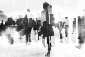 Obraz siluety lidí ve velkoměstě v černobílém provedení
