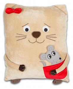 Krásný dekorační polštářek s motivem kočičky, která drží myšku. Barva béžová. Rozměr je 24x30 cm.  