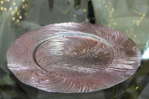 Růžový lesklý klubový talíř 33cm