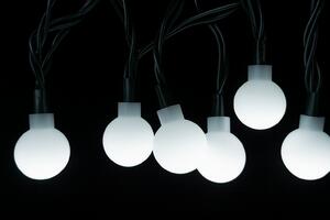 Vnitřní LED vánoční řetěz s kuličkami - studená bílá, 10m, 80 LED