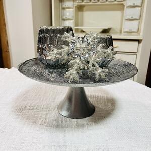 Designový skleněný stojan na dort v metalické šedé