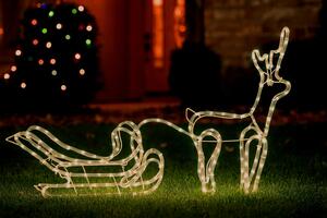 LED Vánoční dekorace – Sob se saněmi, teplá bílá