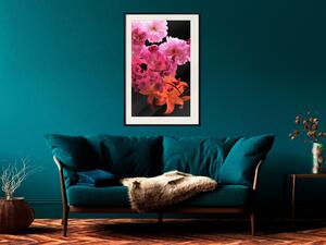 Plakát Jarní saturace - rostlinná kompozice růžových květů uprostřed černé