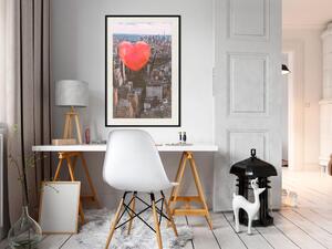 Plakát Srdce města - balón ve tvaru milostného symbolu na pozadí architektury