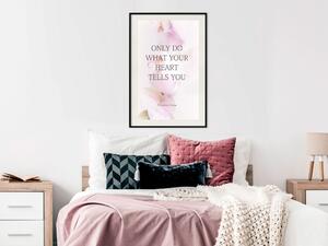 Plakát Dělej, co ti říká srdce - anglický citát na pozadí růžových květů