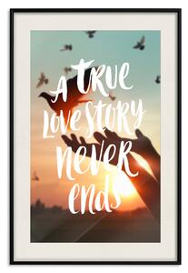 Plakát Skutečný příběh lásky nikdy nekončí - bílé anglické nápisy na pozadí přírody
