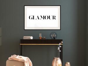 Plakát Glamour - černý text s charakteristickým písmem na bílém pozadí