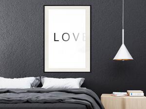 Plakát Načítání lásky - mizící černý anglický text na bílém pozadí