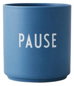 Porcelánový hrnek PAUSE modrý Design Letters