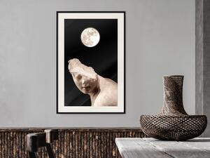 Plakát Měsíc a Socha - fantazijní socha bez poloviny hlavy na černém pozadí