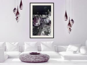 Plakát Prada v květech - kompozice květin a stříbrného loga na černém pozadí
