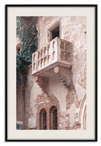 Plakát Balkón Julii - architektura z červených cihel na pozadí italského města