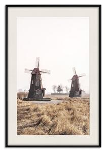 Plakát Dřevěný mlýn - venkovská krajina s výhledem na pole a jasné nebe