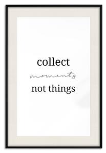 Plakát Sbírejte okamžiky, ne věci - minimalistická typografie na bílém pozadí