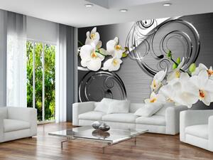 Fototapeta Očekávání - bílé orchideje s ornamenty na stříbrném pozadí