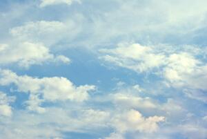 Fototapeta Hlava v oblacích - krajinářské pozadí modré oblohy s bílými oblaky