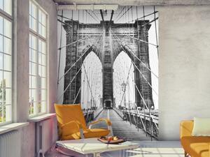 Fototapeta Architektura New Yorku - černo-bílý Brooklyn Bridge s vlajkou USA