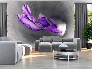 Fototapeta Abstraktní duch - motiv fialové látky v šedém betonovém tunelu