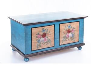 Modrá malovaná truhla s květinovým dekorem