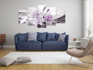 Obraz Křišťálová Elegance (5-dílný) - romantické lilie v fialovém záření